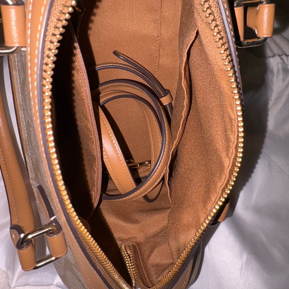 Coach Rowan Satchel In Signature Canvas
Trompe L'oeil Print Khaki
Final sale - Picture 3 of 5